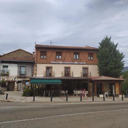 Hostal Urbion Вінуеса Екстер'єр фото