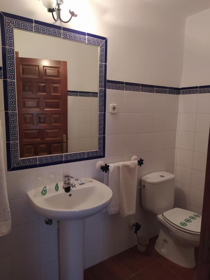 Hostal Urbion Вінуеса Екстер'єр фото