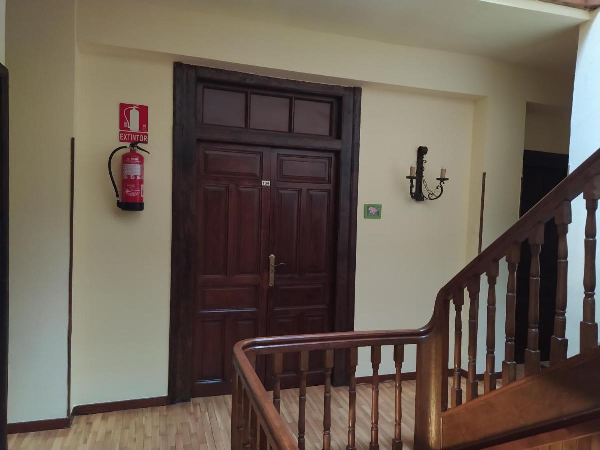 Hostal Urbion Вінуеса Екстер'єр фото