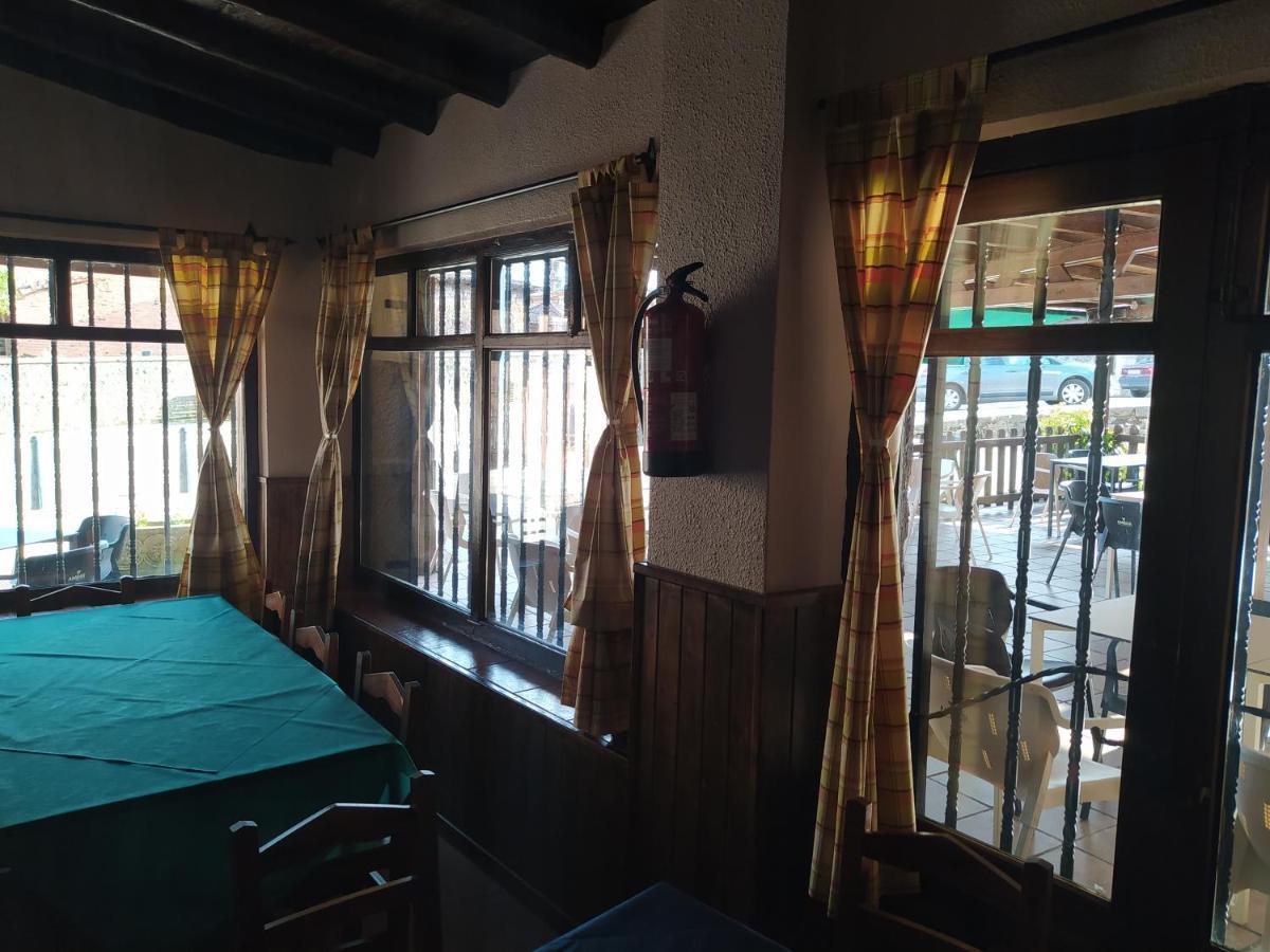 Hostal Urbion Вінуеса Екстер'єр фото