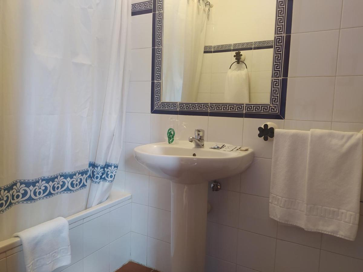 Hostal Urbion Вінуеса Екстер'єр фото