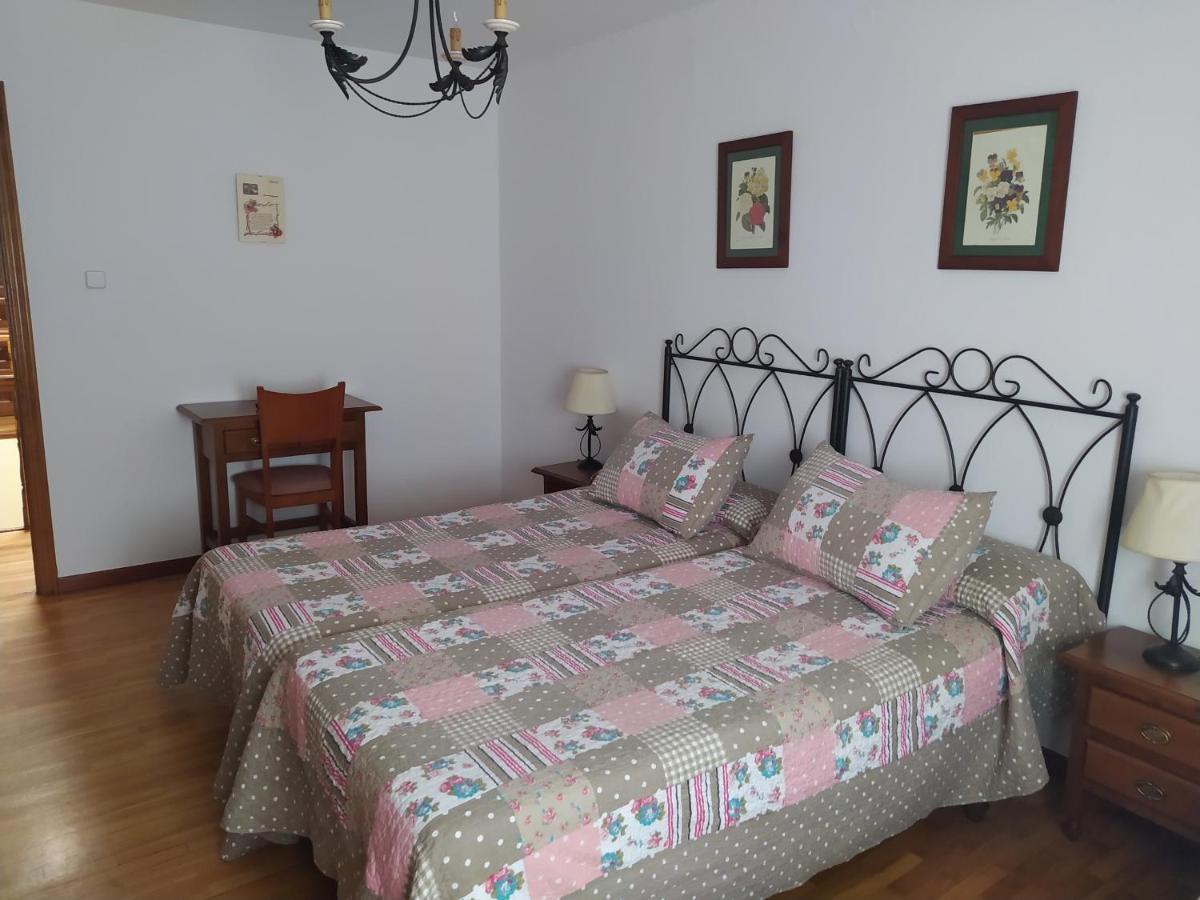 Hostal Urbion Вінуеса Екстер'єр фото