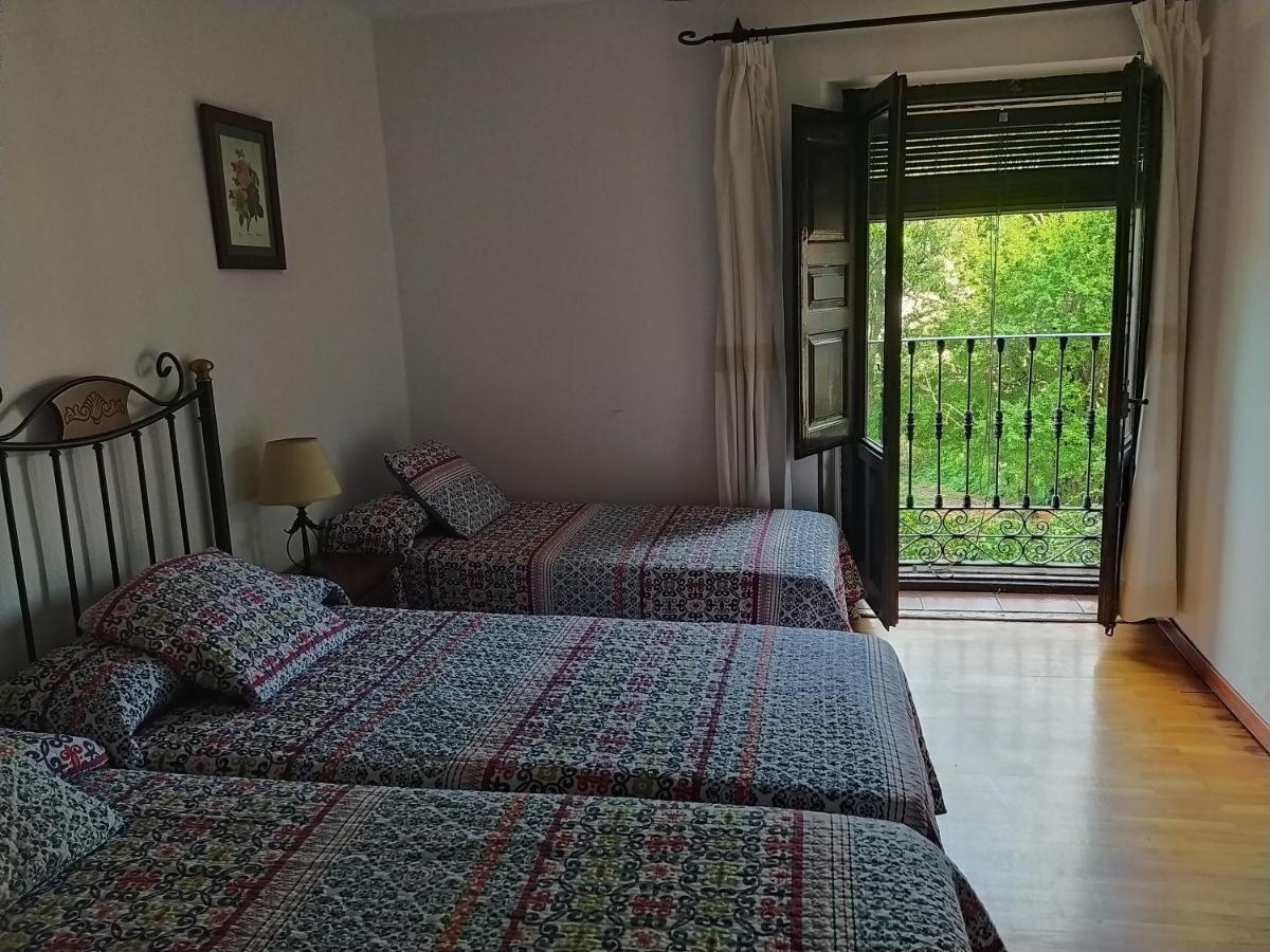 Hostal Urbion Вінуеса Екстер'єр фото